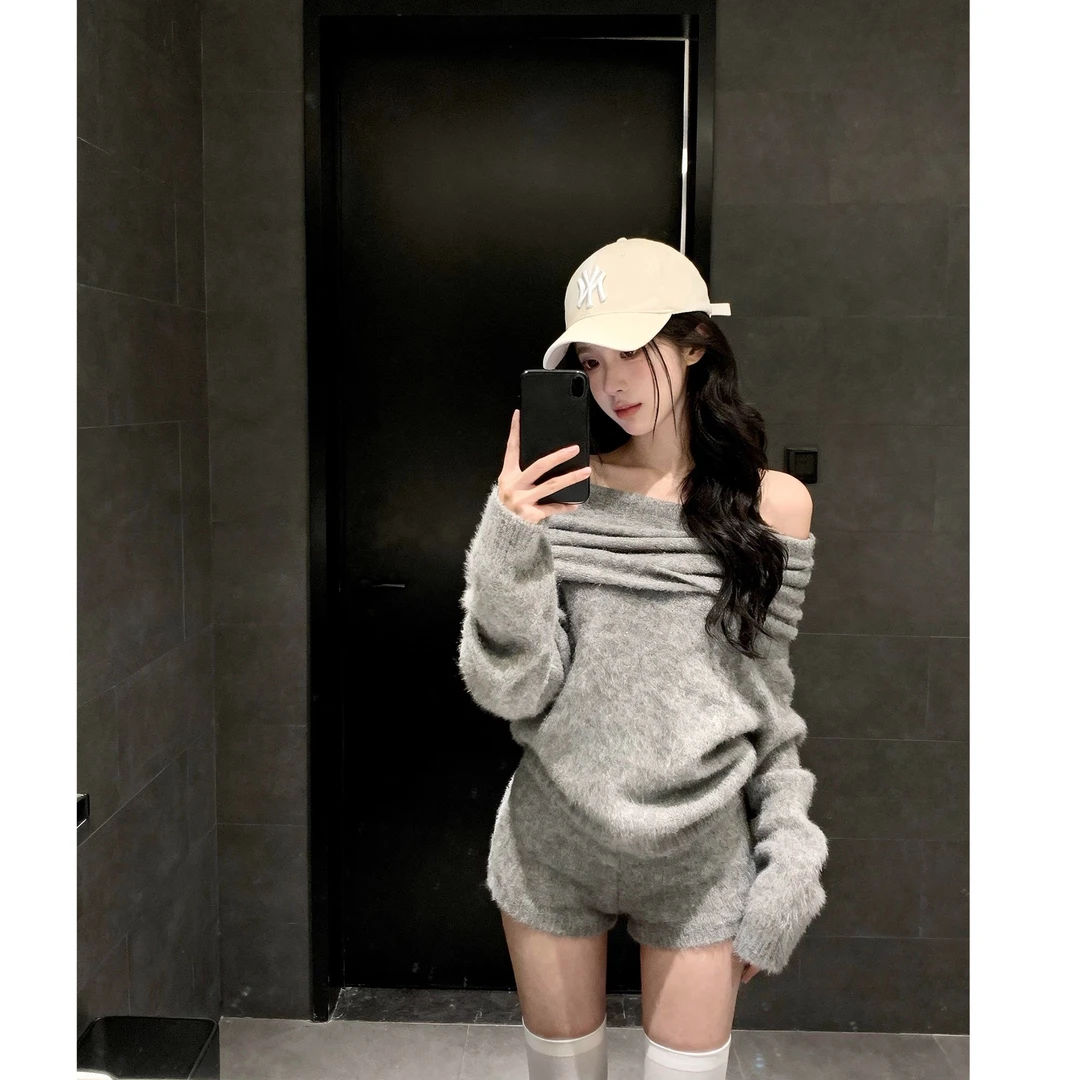 韩系甜美少女时尚高级感显瘦一字肩露肩收腰上衣女配短裤两件套