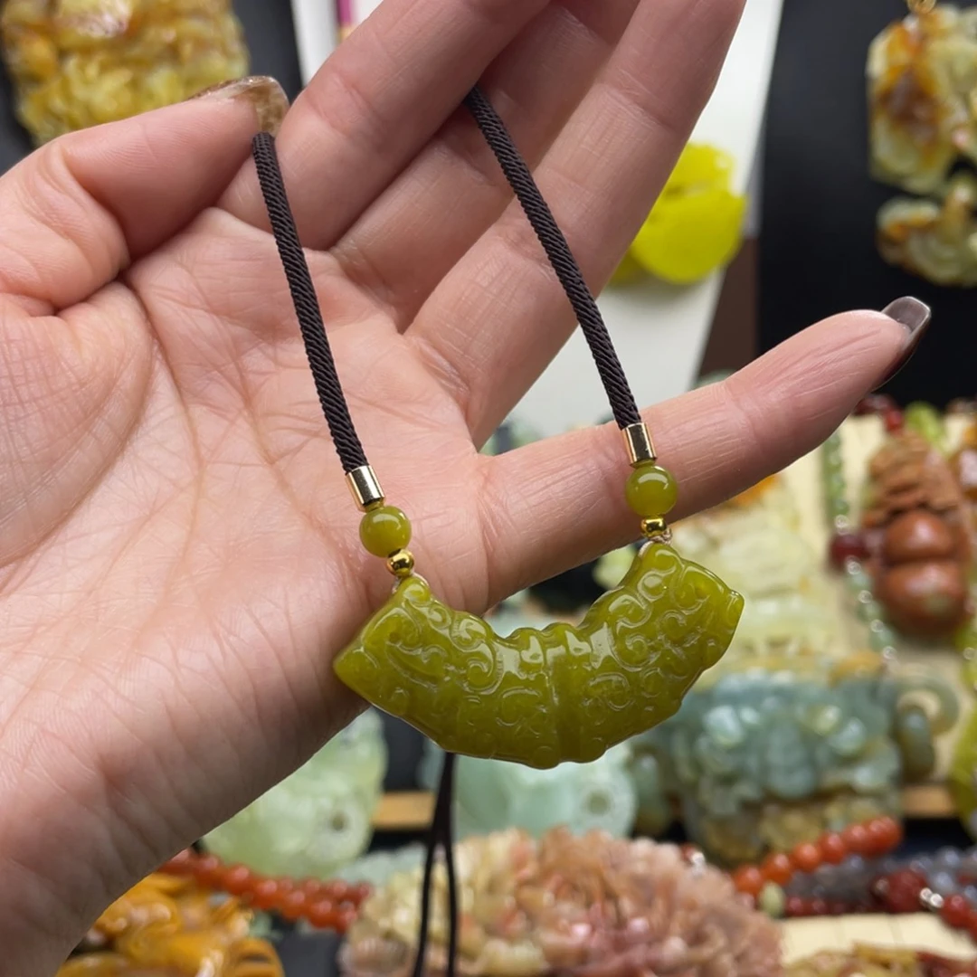 未镶嵌蛇纹石玉颈饰