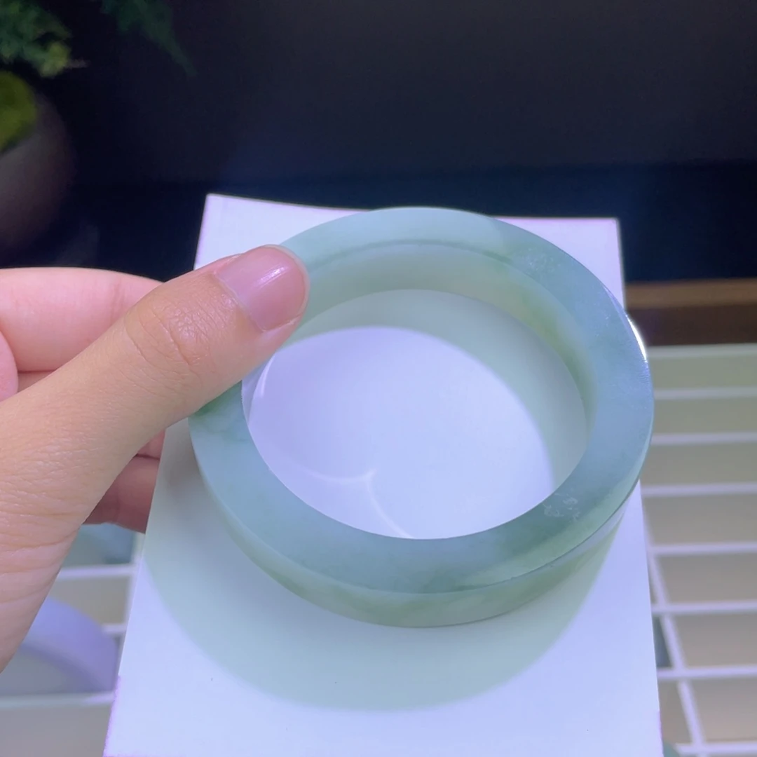 定制翡翠未镶嵌翡翠手镯