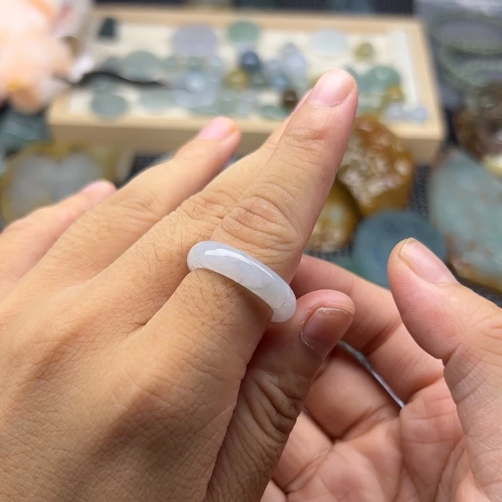 翡翠未镶嵌颈饰戒圈