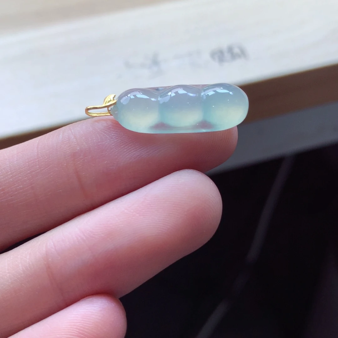 翡翠颈饰18K金镶嵌吊坠