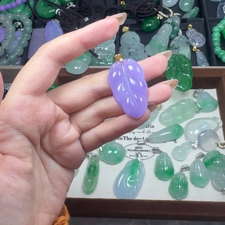 翡翠未镶嵌颈饰11