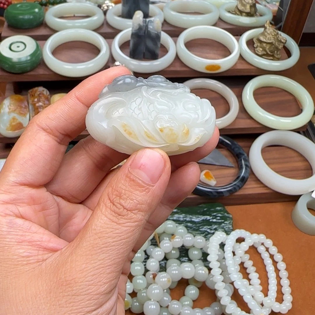 和田玉未镶嵌颈饰