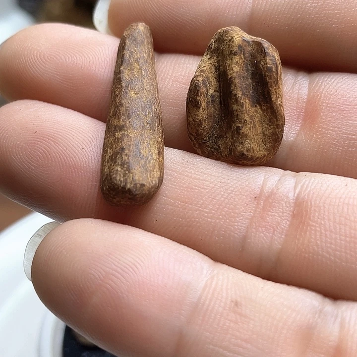 沉香手把件d***s越南老惠安红土沉香料2块
