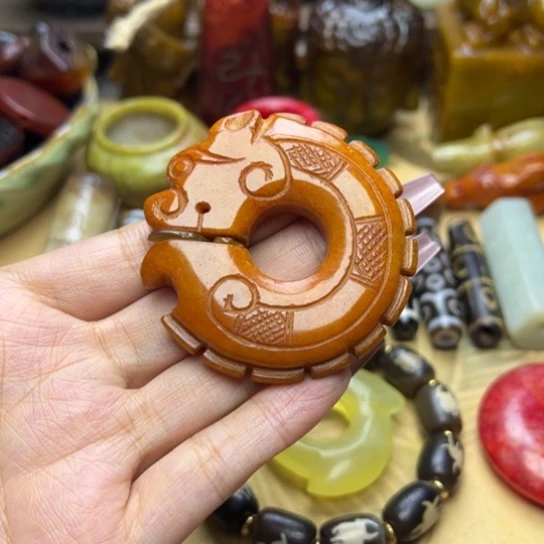 蛇纹石玉未镶嵌颈饰