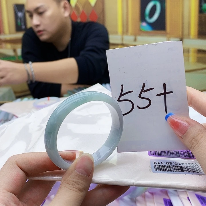 翡翠未镶嵌手镯000……