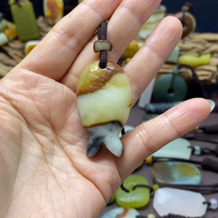 ****o蛇纹石玉未镶嵌挂件