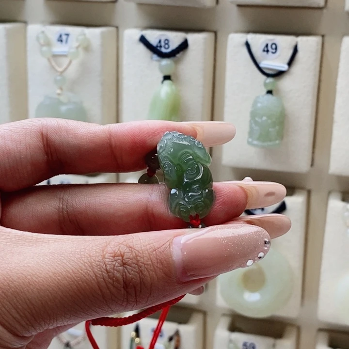 媚***媚和田玉未镶嵌颈饰