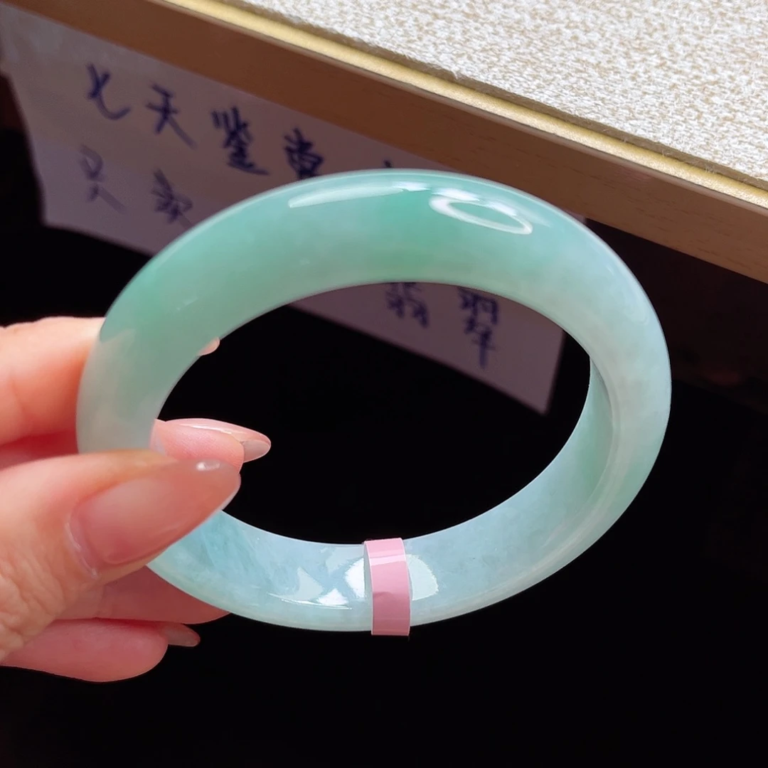 翡翠手镯未镶嵌手镯