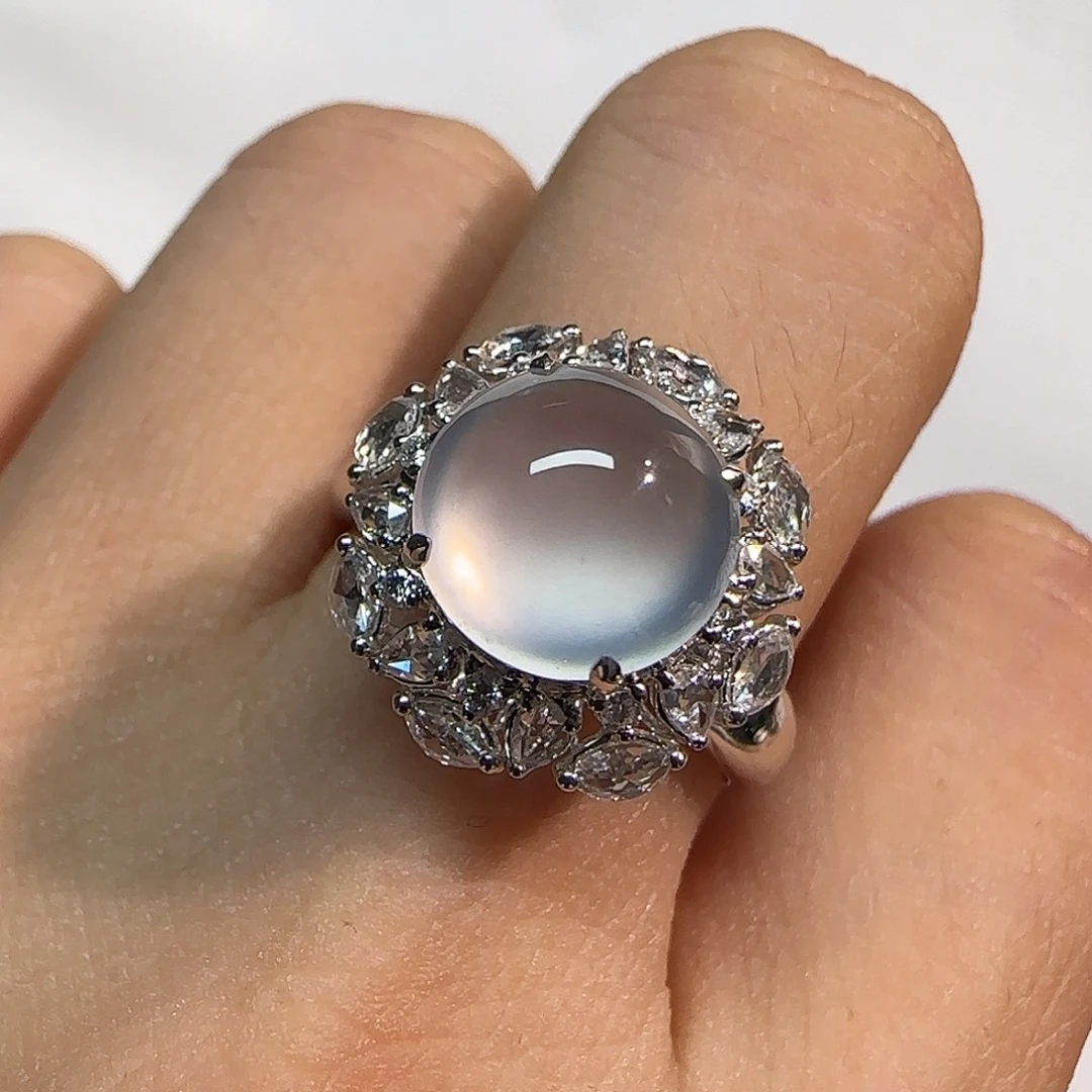 翡翠18K金镶嵌戒指蛋面