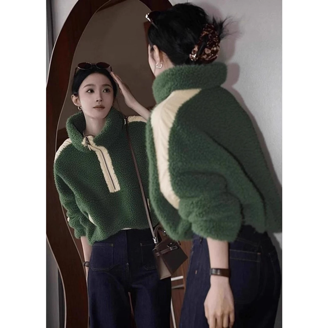 2025冬季慵懒风多巴胺松弛感百搭不撞款独特别致绿色羊羔毛卫衣女