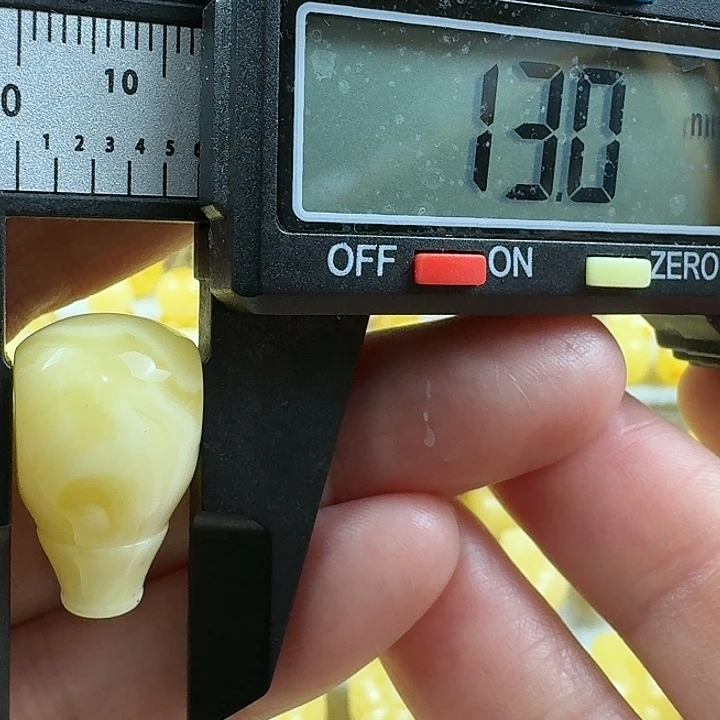 蜜蜡未镶嵌裸石13杂