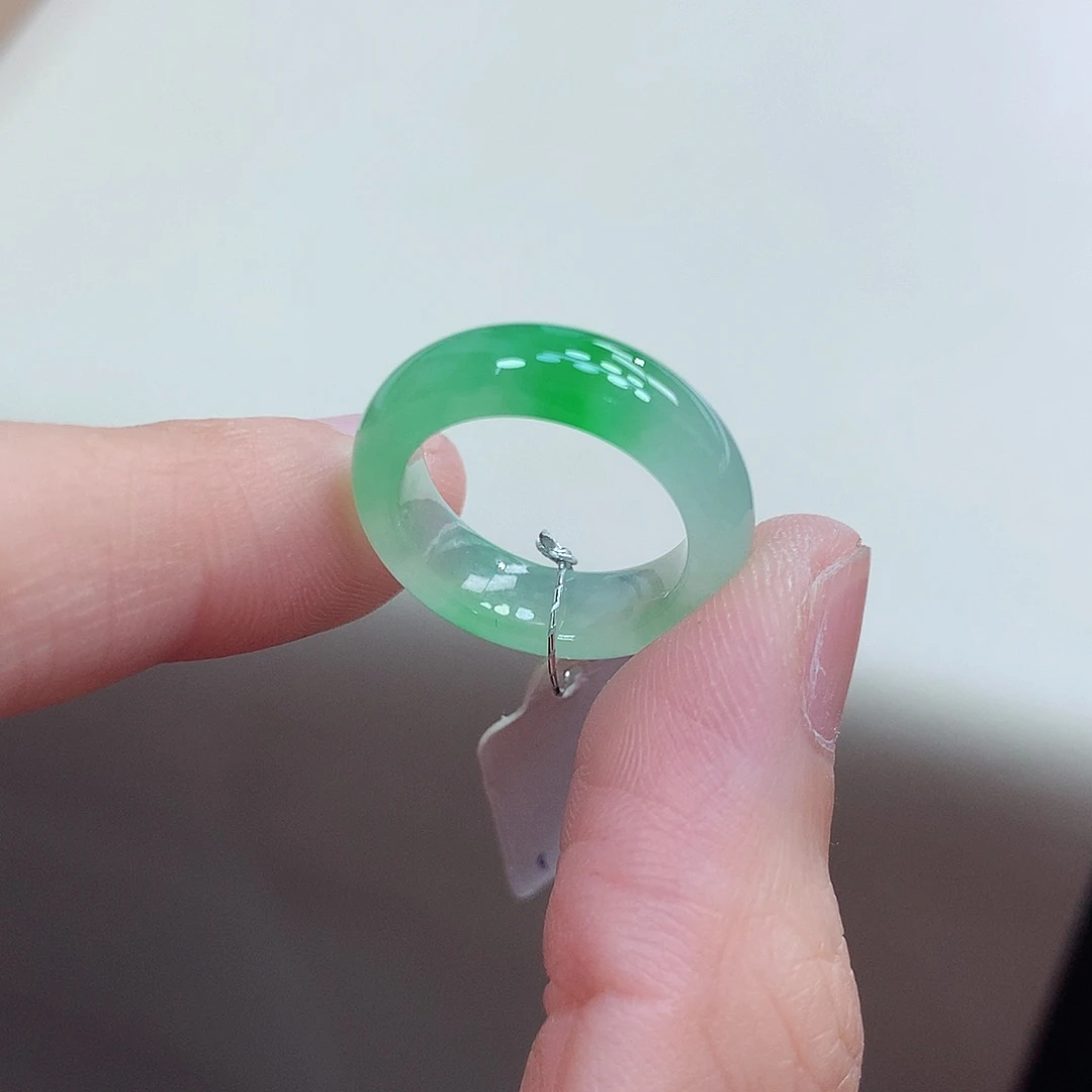 翡翠未镶嵌戒圈8号