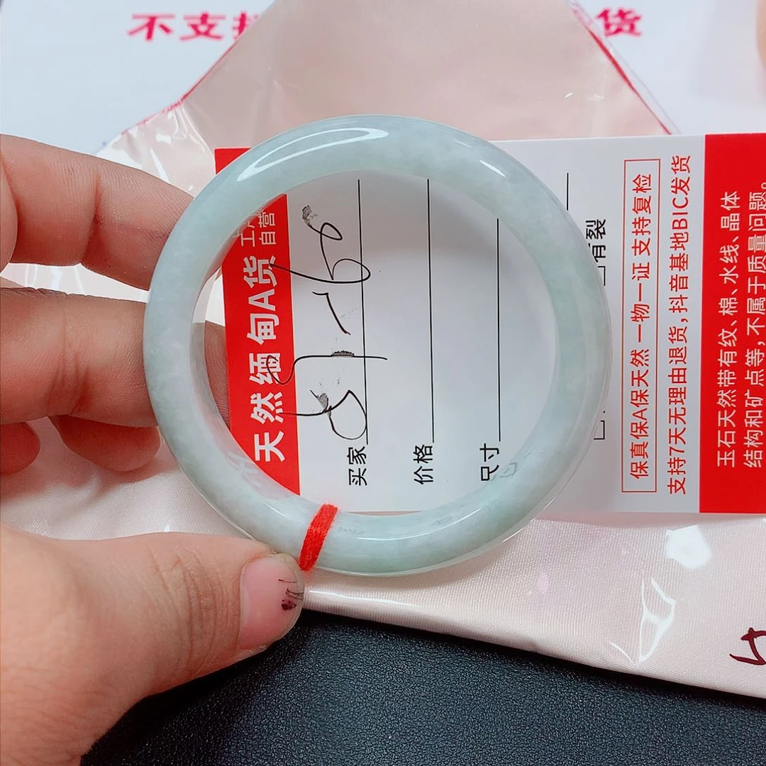 翡翠手镯未镶嵌翡翠