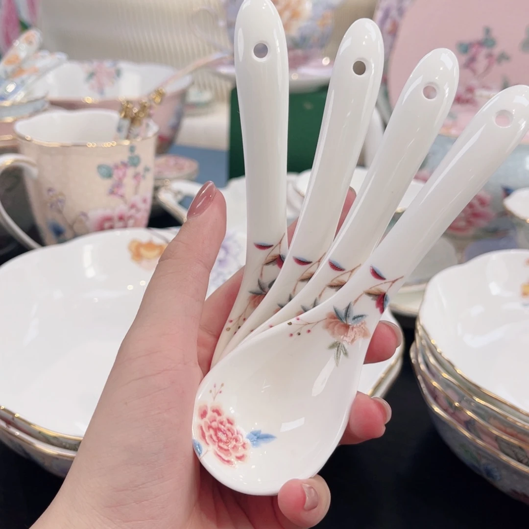 四个勺子—————————-