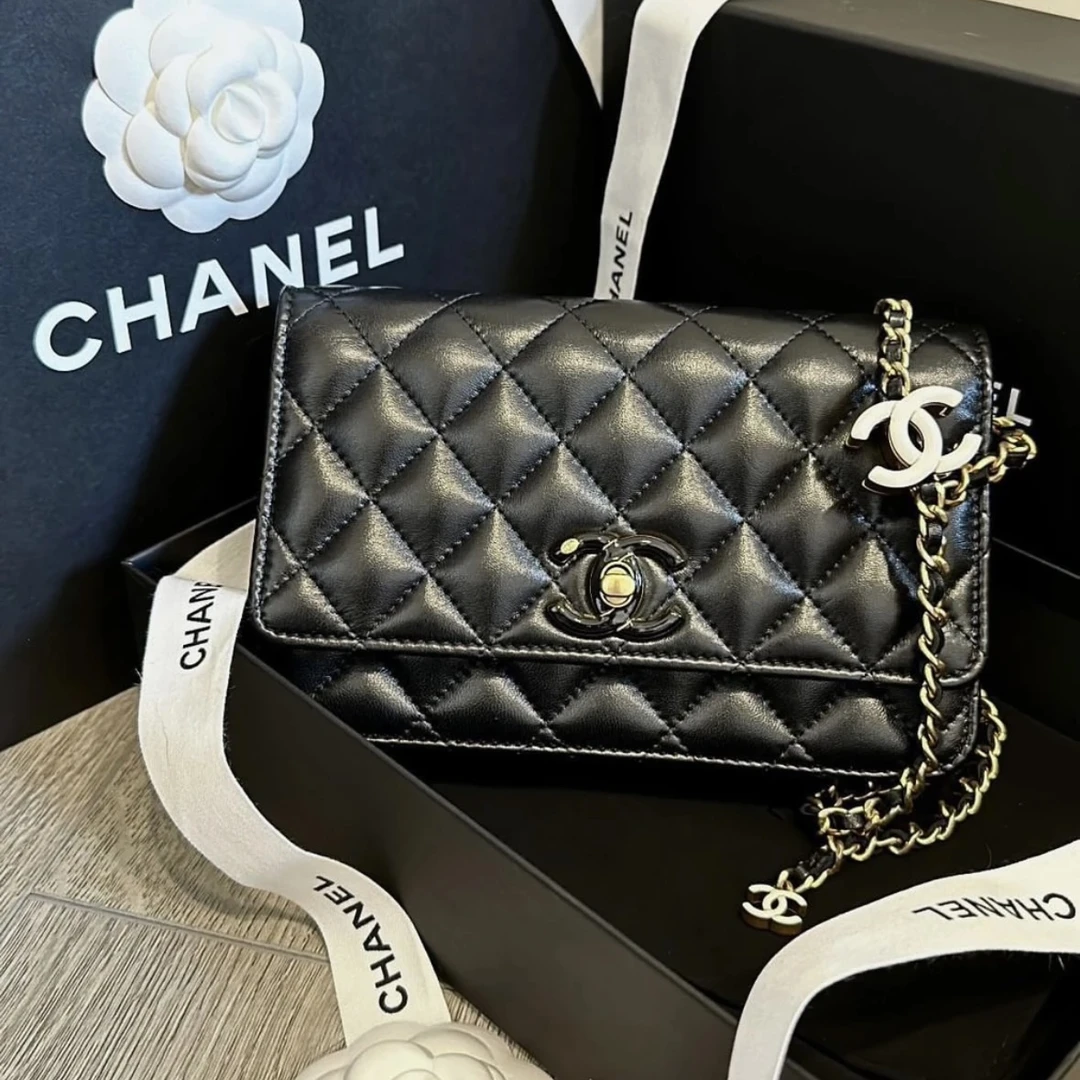 99新 Chanel/香奈儿 24a发财woc双c珐琅扣黑色时尚包/AM5911