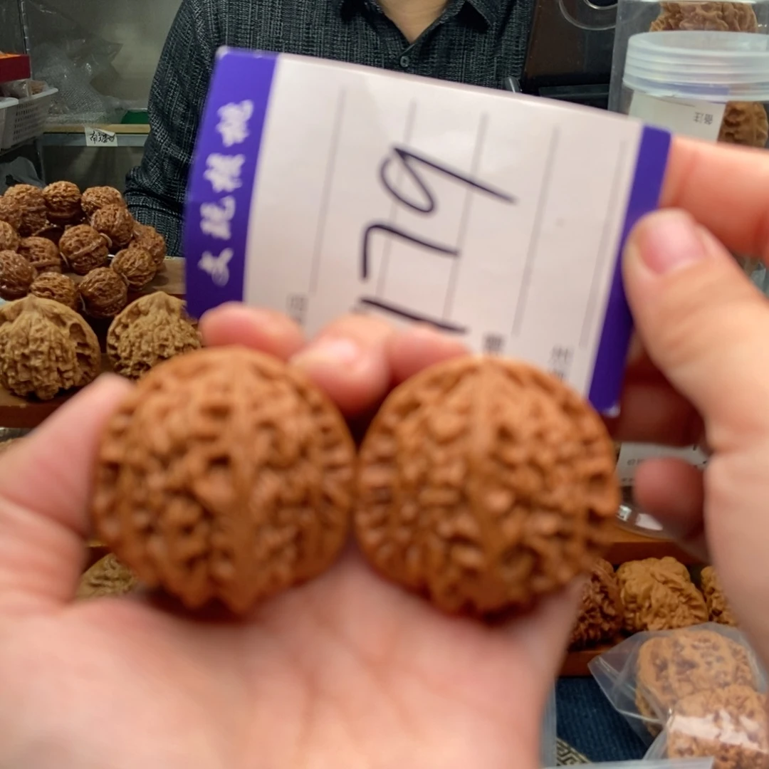 文玩核桃把件40白狮子