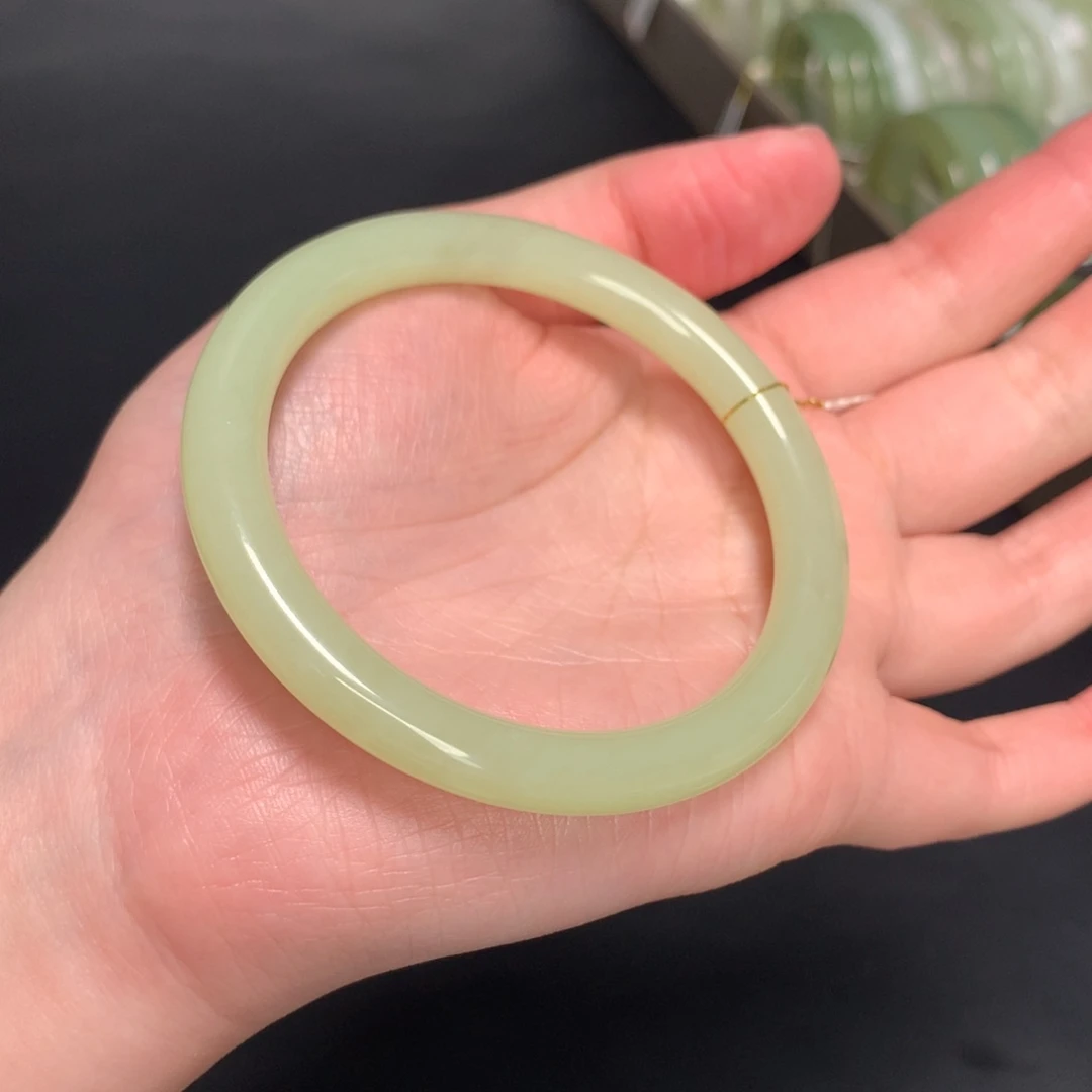 和田玉手镯未镶嵌56