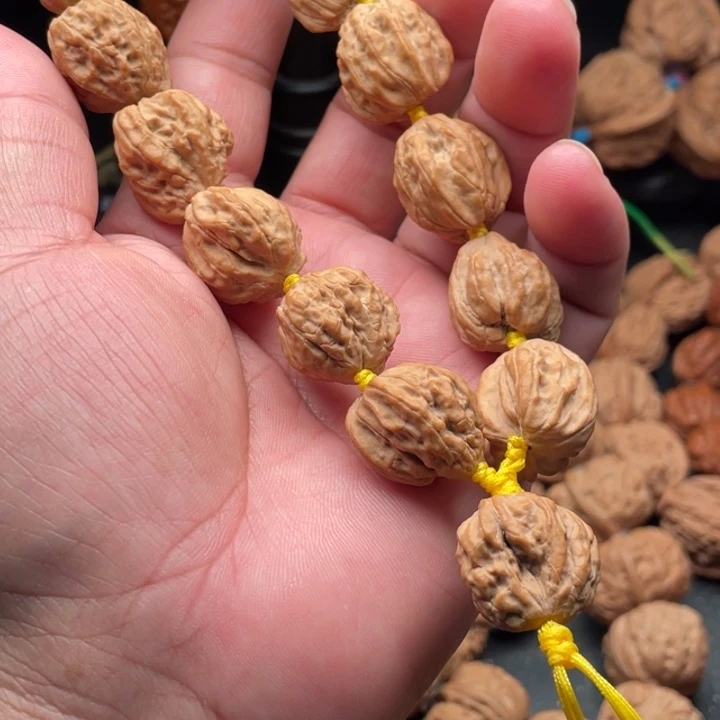 文玩核桃吊坠让**看6白狮子