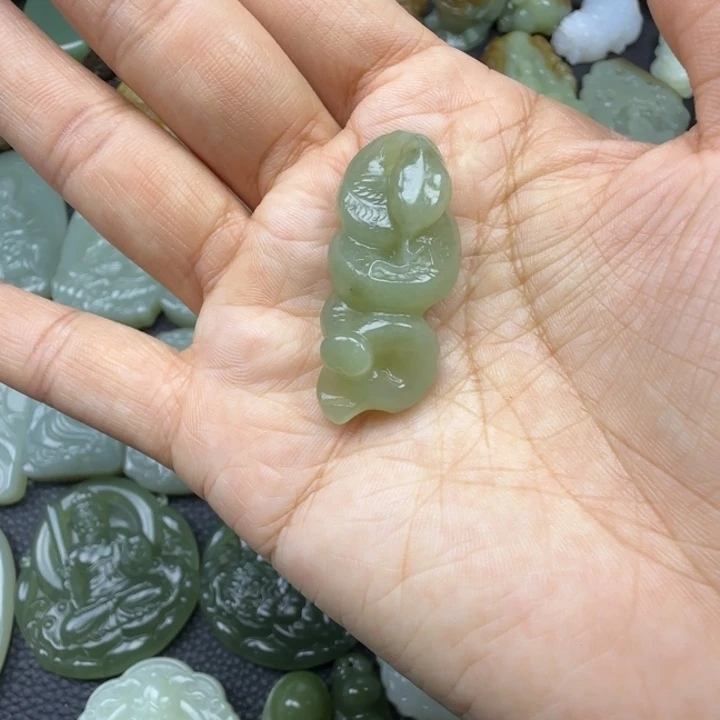 和田玉未镶嵌颈饰