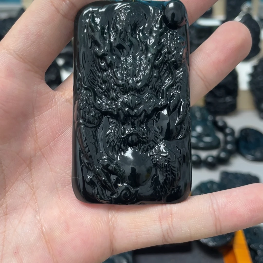 没***叔未镶嵌蛇纹石玉吊坠