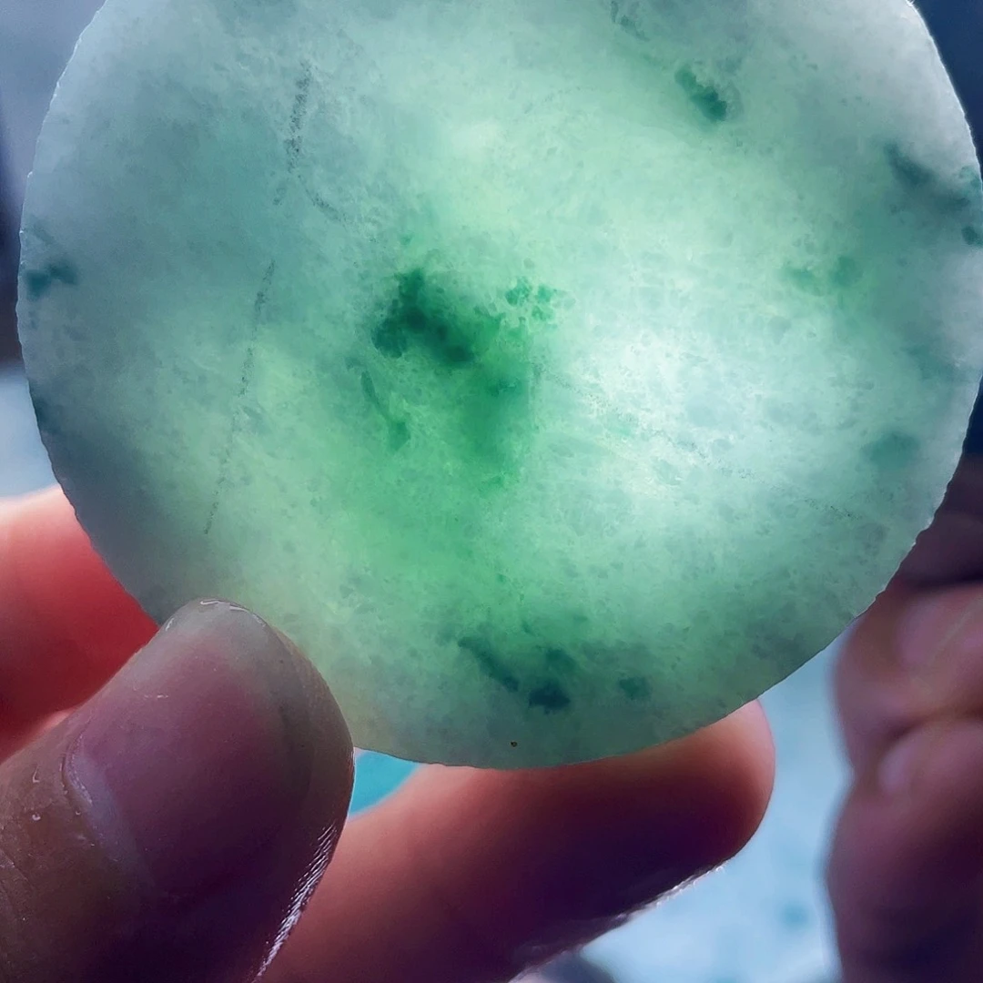 翡翠未镶嵌颈饰毛料31