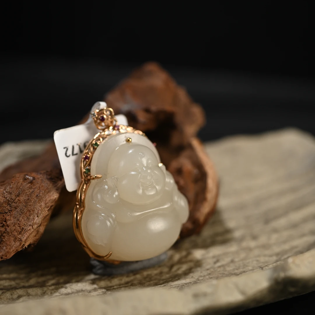 LOT8806 2511110057和田玉弥勒佛挂件/保利