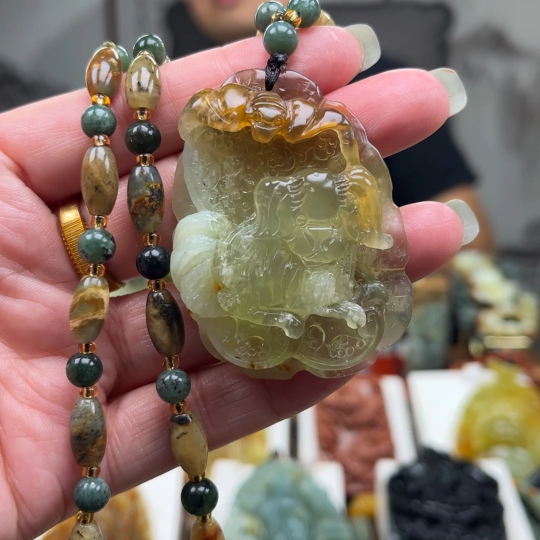 岫玉未镶嵌颈饰挂件