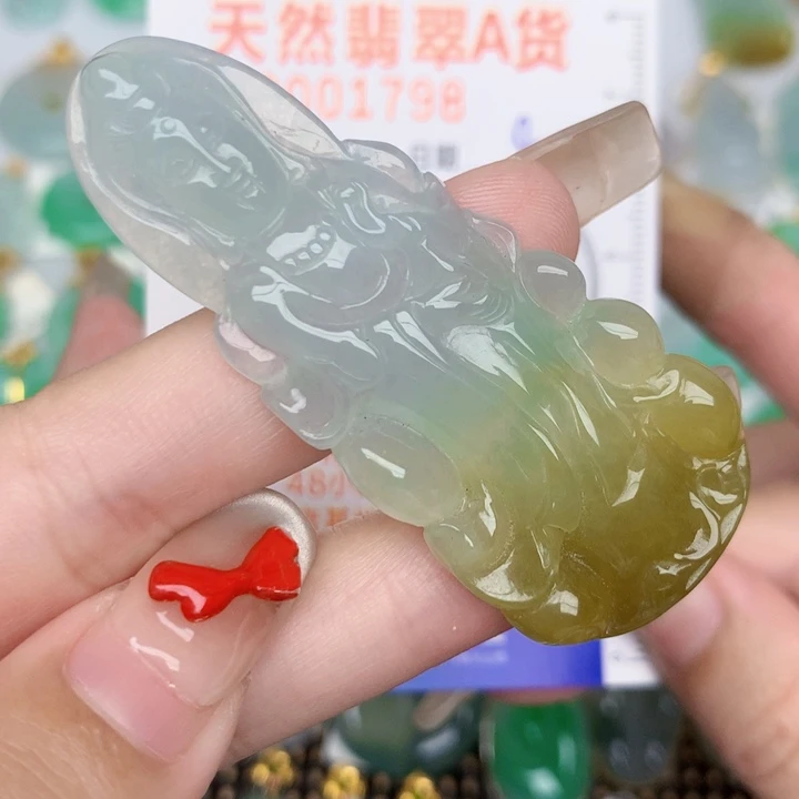 颈饰未镶嵌翡翠观音