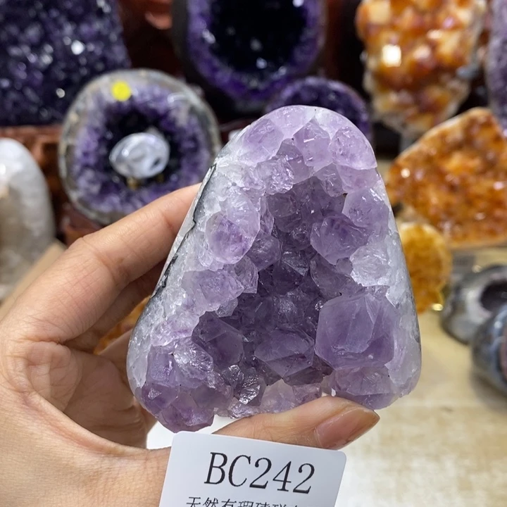 的***的紫晶未镶嵌大型摆件（非配饰）