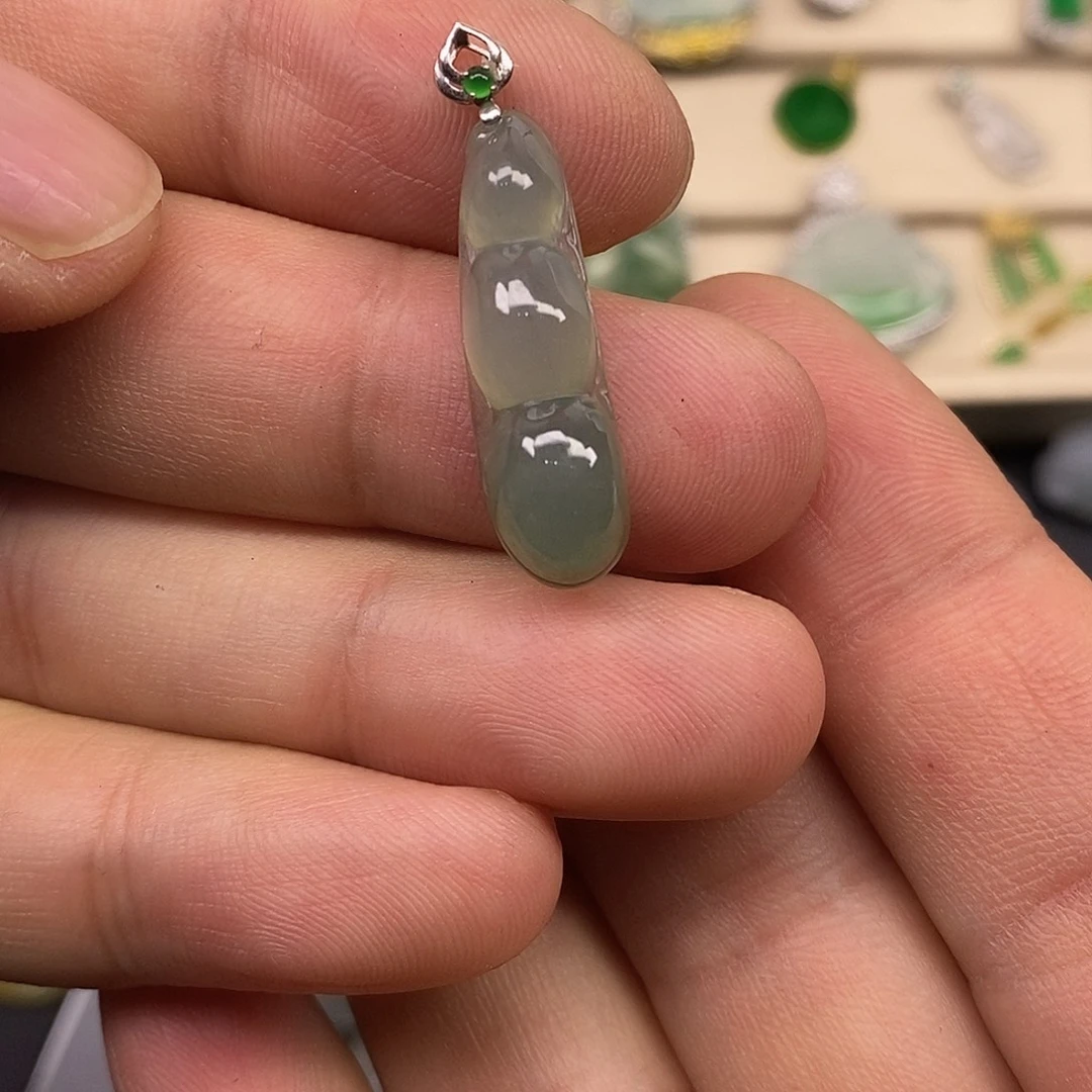 翡翠18K金镶嵌颈饰天然缅甸翡翠A货漏个