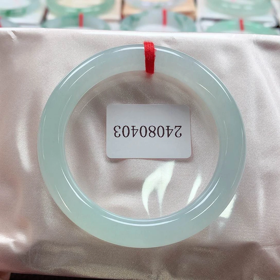 翡翠手镯（圆镯）未镶嵌