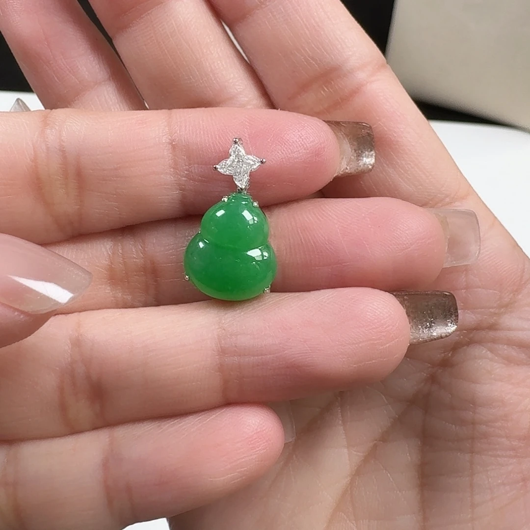 翡翠18K金镶嵌颈饰