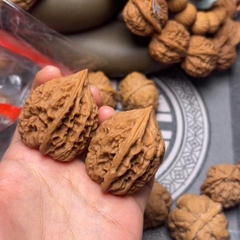 宁***晋文玩核桃吊坠鸡心