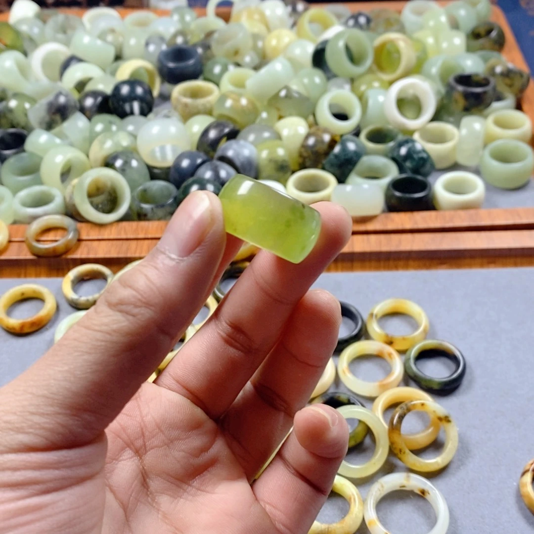蛇纹石玉未镶嵌戒指102。