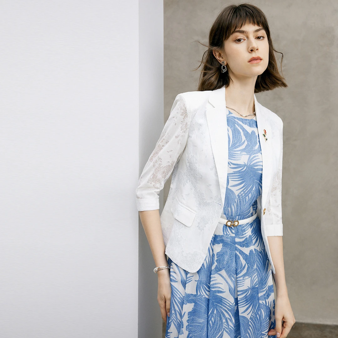 颜域都市通勤时尚镂空设计感收腰显瘦七分袖西装外套女00P411159