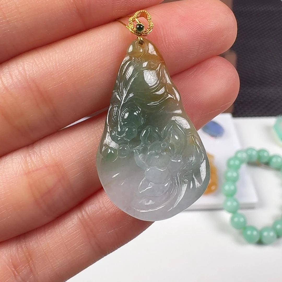 翡翠18K金镶嵌颈饰