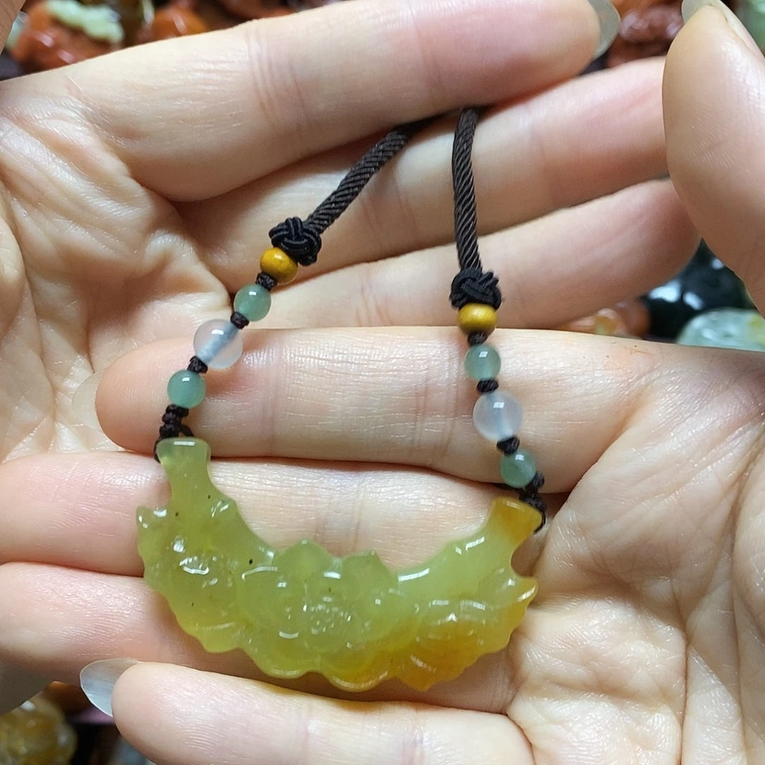 岫玉未镶嵌吊坠(赠链)