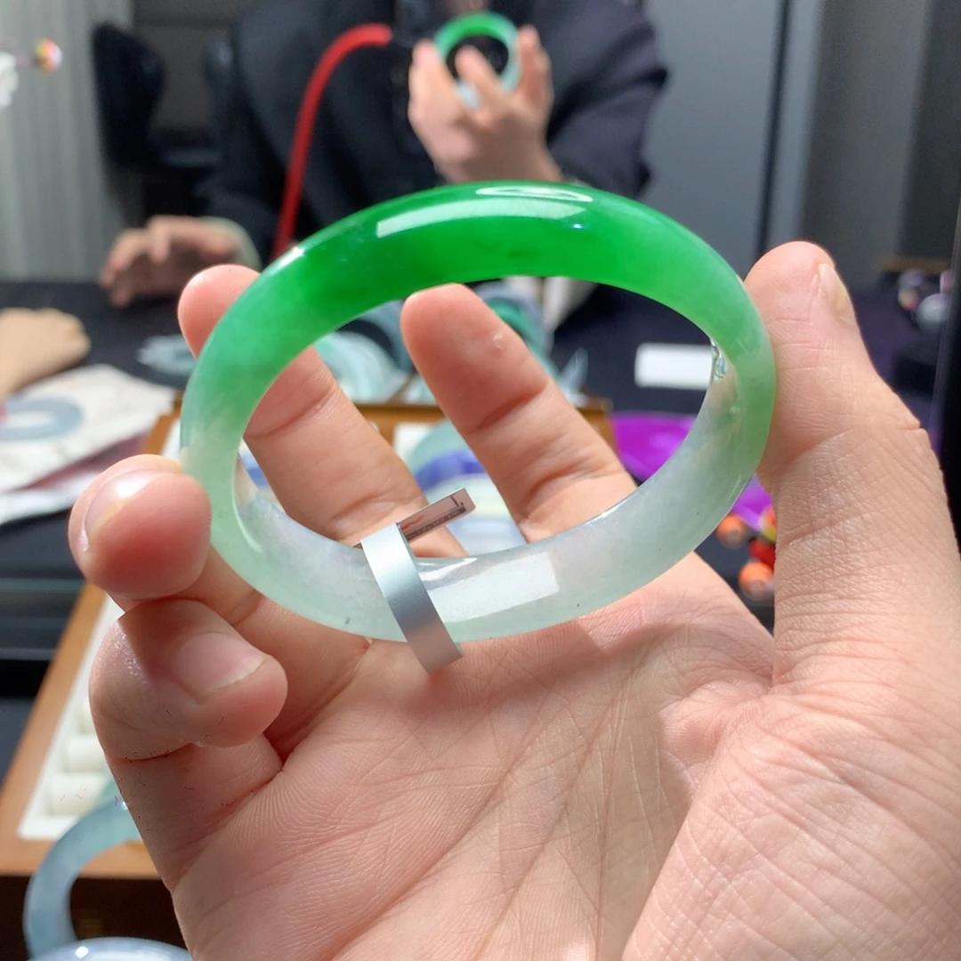 翡翠未镶嵌手镯阳绿正圈
