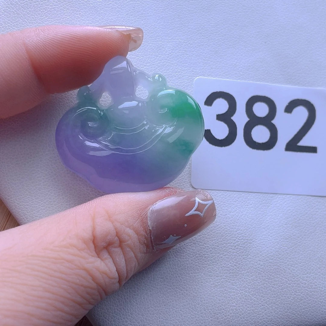 翡翠吊坠(赠链)未镶嵌