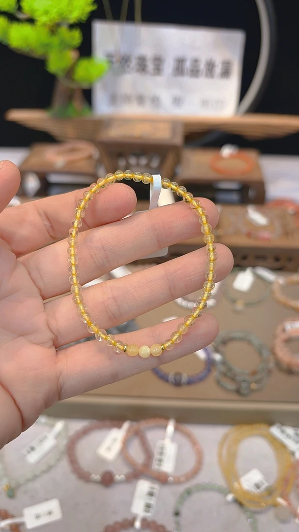 单圈金发晶搭三颗蜜蜡款手串Y1223