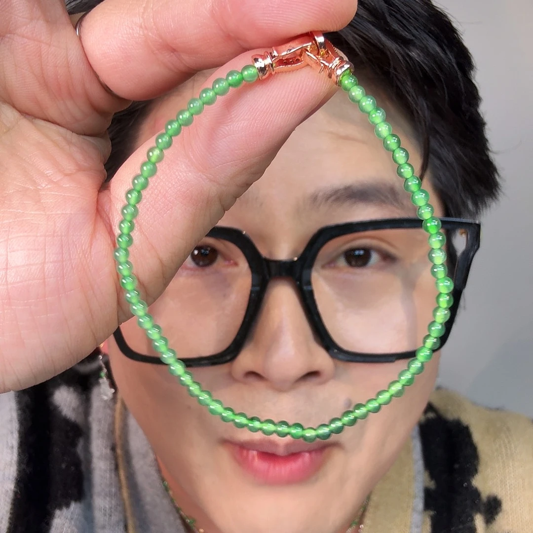 翡翠未镶嵌颈饰一件