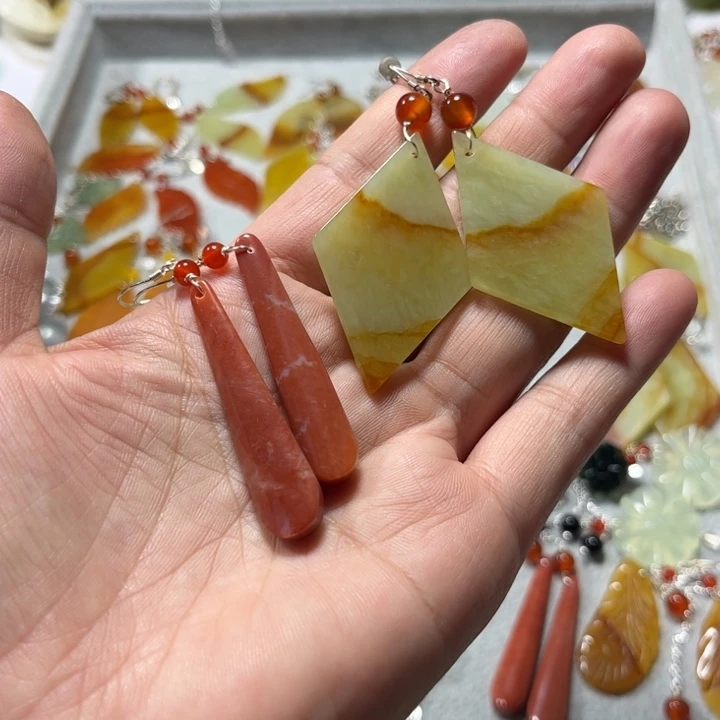 蛇纹石玉合金耳饰