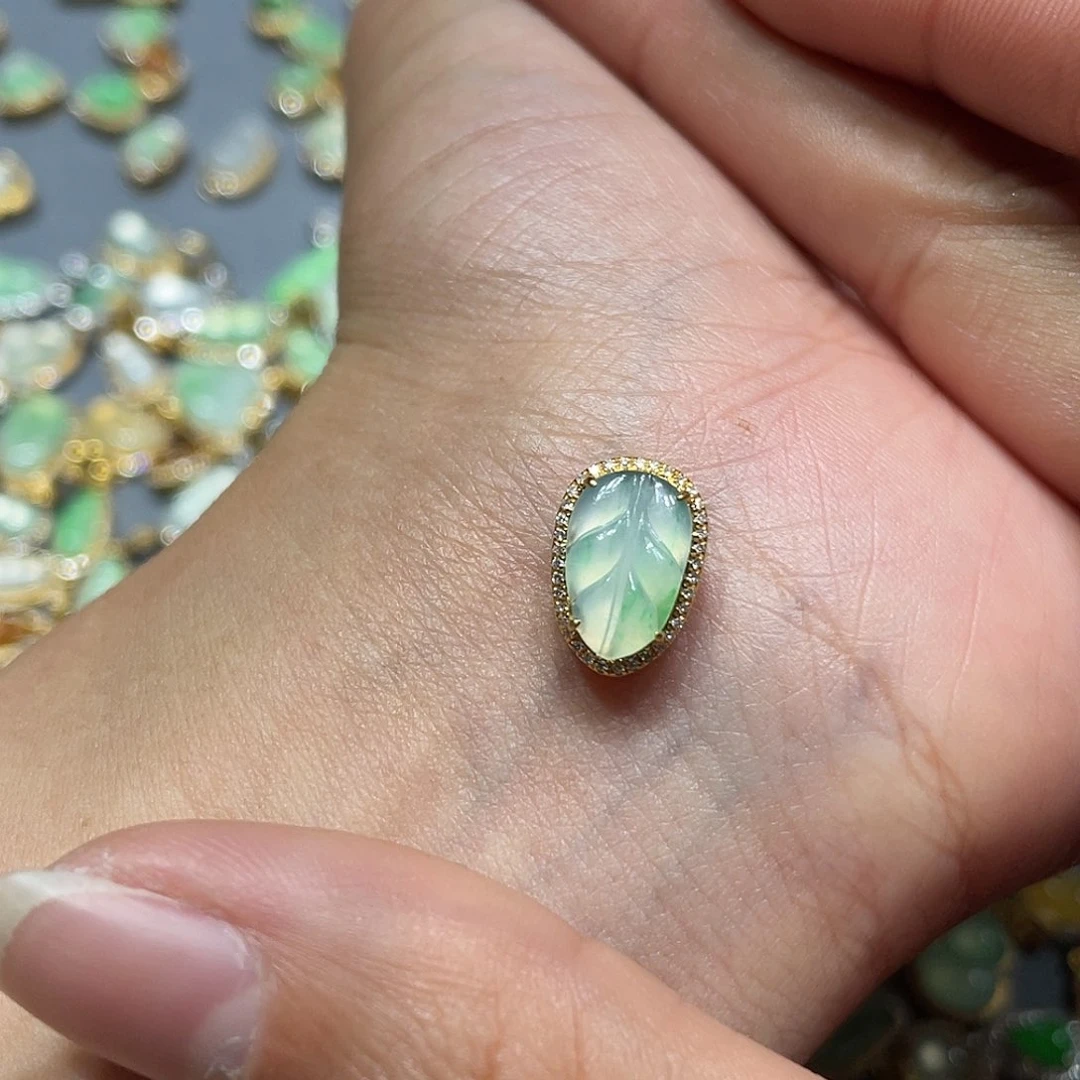 翡翠吊坠(不含链)18K金镶嵌?****虹