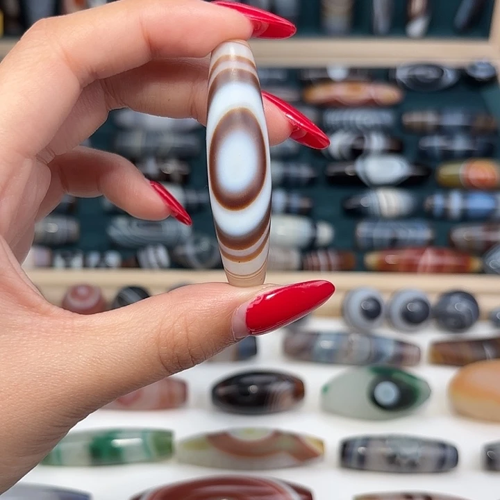 旺***包玛瑙/玉髓合金珠宝奇石