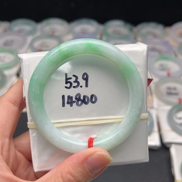 翡翠未镶嵌手镯（圆镯）