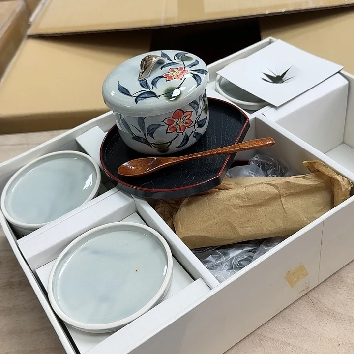 精品瓷器。