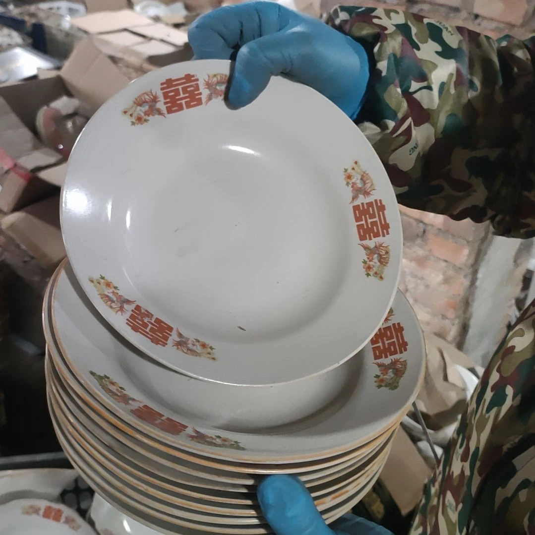 摆件盘子碗茶壶啥都有