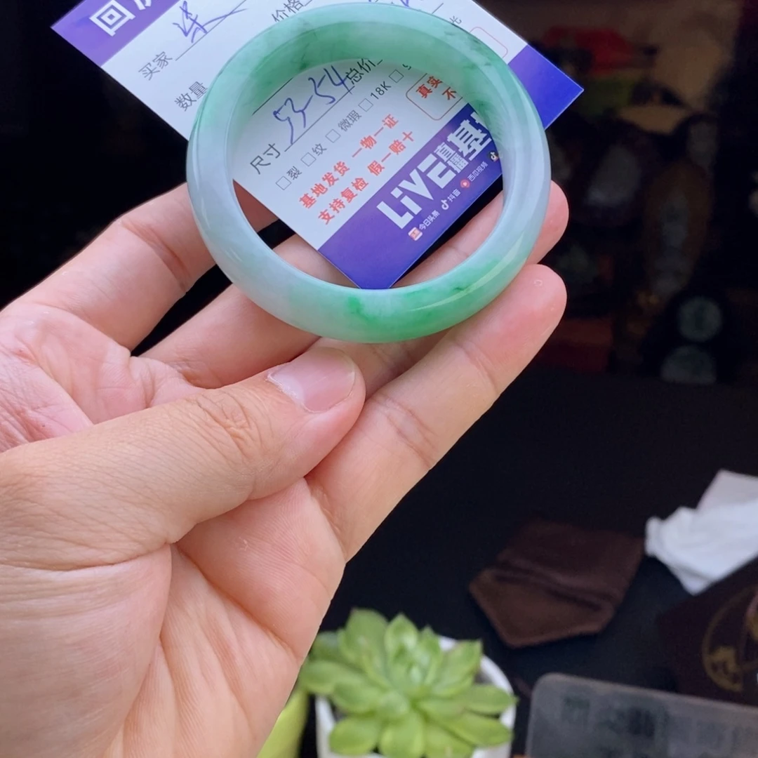 染***柒颈饰未镶嵌翡翠翡翠
