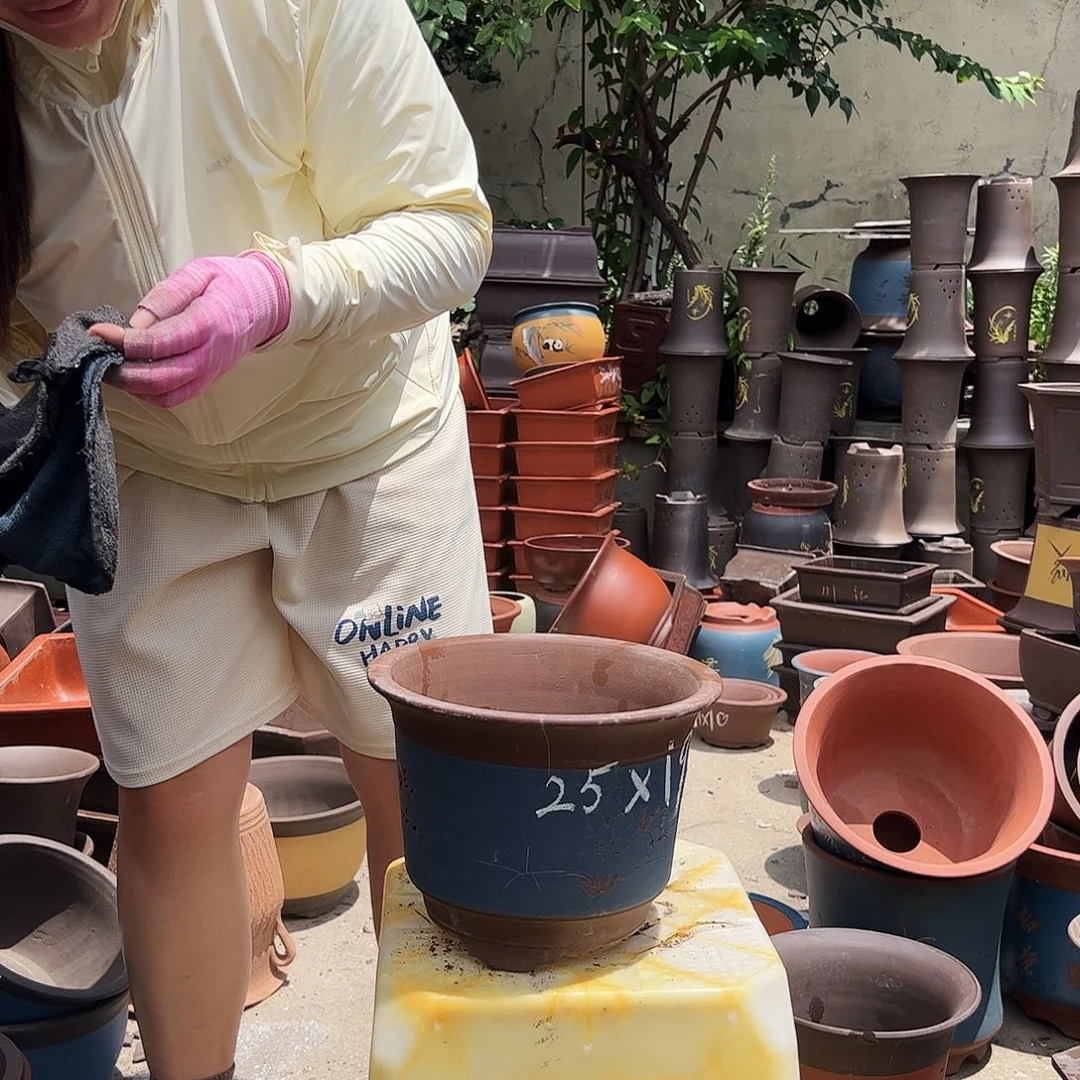 宜兴紫砂花盆蓝刻绘金钟大